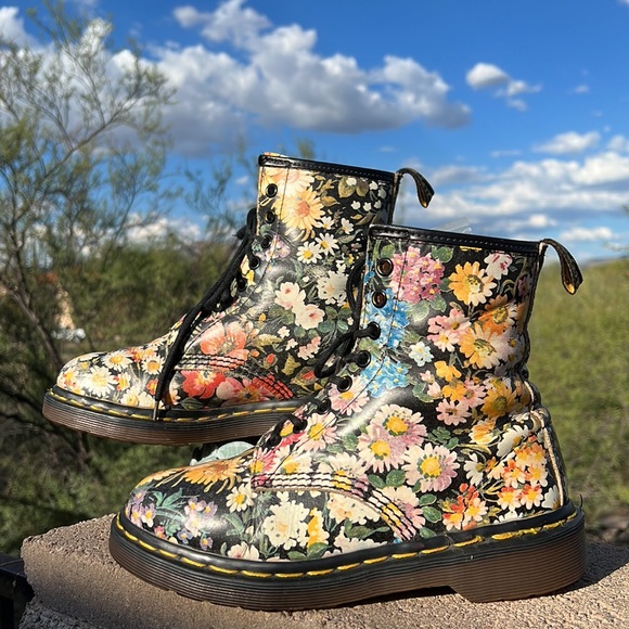 🏴 Dr. Martens MIE Sienna Miller Floral Boots UK 4 - Picture 5 of 17